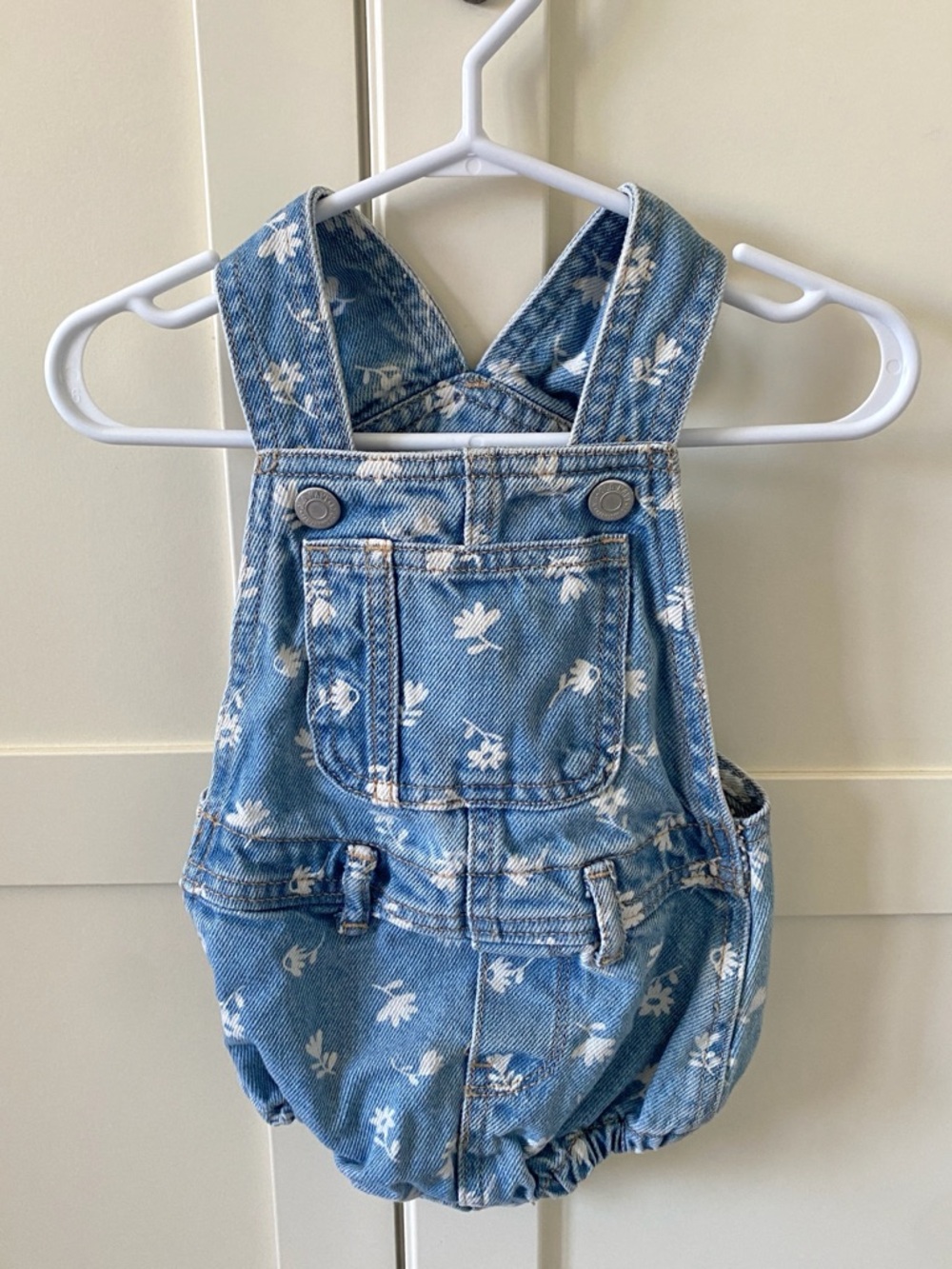 Old Navy Baby Floral Print Blue Denim Overalls Romper with Front Pocket 12-18M